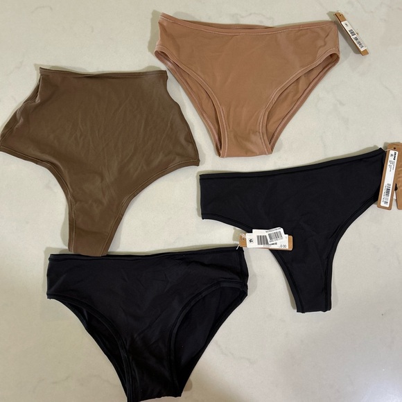 SKIMS Other - Lot of 4 SKIMS panties size XS